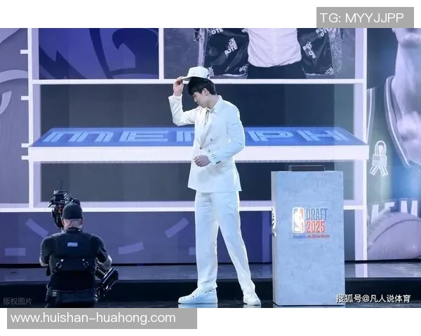 快船在NBA模拟选秀中以51顺位选中杨瀚森展望未来潜力无限 快船在NBA模拟选秀中以51顺位选中杨瀚森展望未来潜力无限